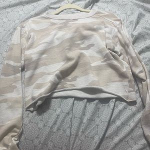 Cropped Camo sweatshirt